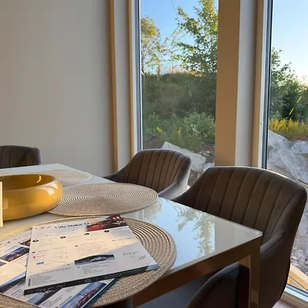 Modern 3-Bedroom Villa With Sunset Views & Fireplace * Askoy